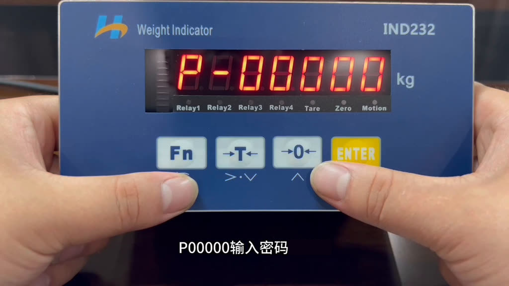 仪表屏显示 P-00000 密码输入界面，画面字幕为密码输入提示