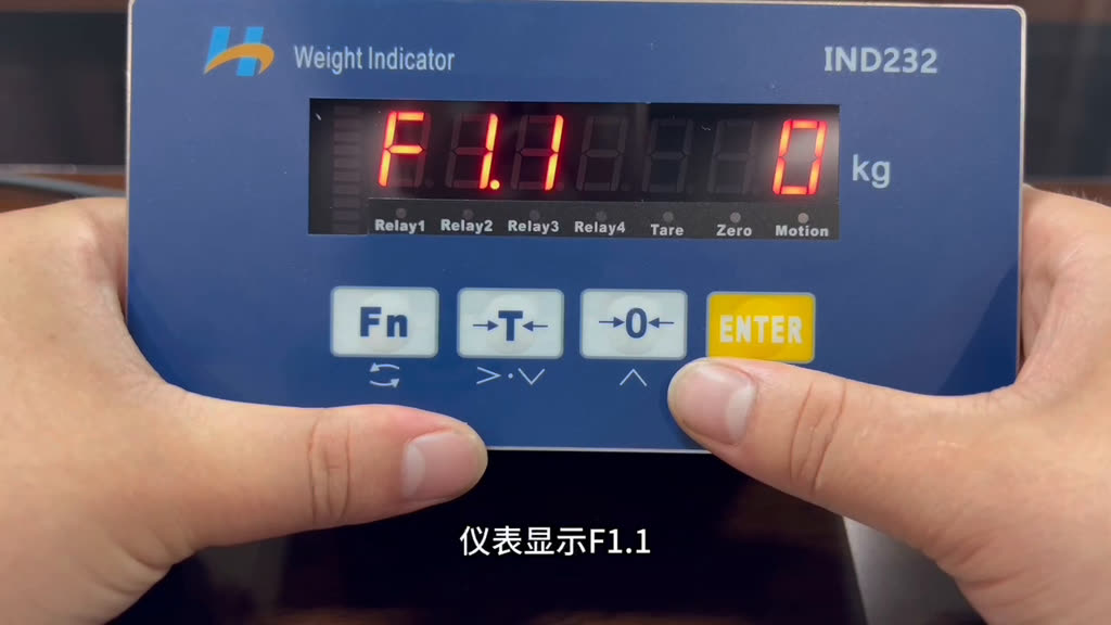 仪表屏显示 F1.1，画面字幕为「仪表显示 F1.1」